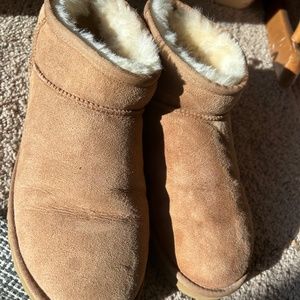 Uggs ultra minis size 9